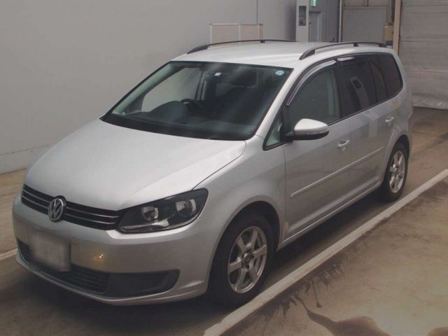 30048 Volkswagen Golf touran 1TCAV 2013 г. (TAA Kantou)